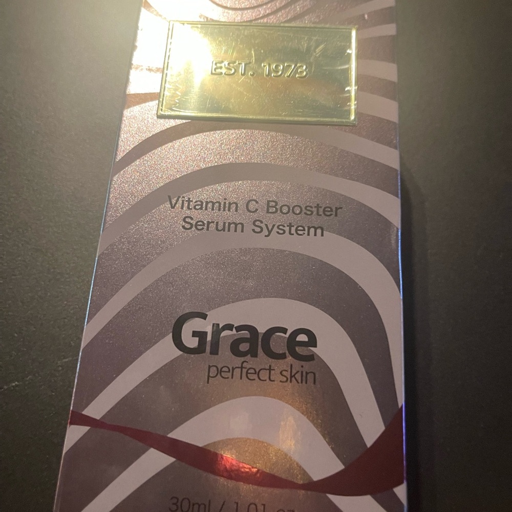 Grace Vitamin C Booster Serum - Gold and Gray